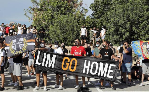 Valencia CF: Rebasar líneas rojas