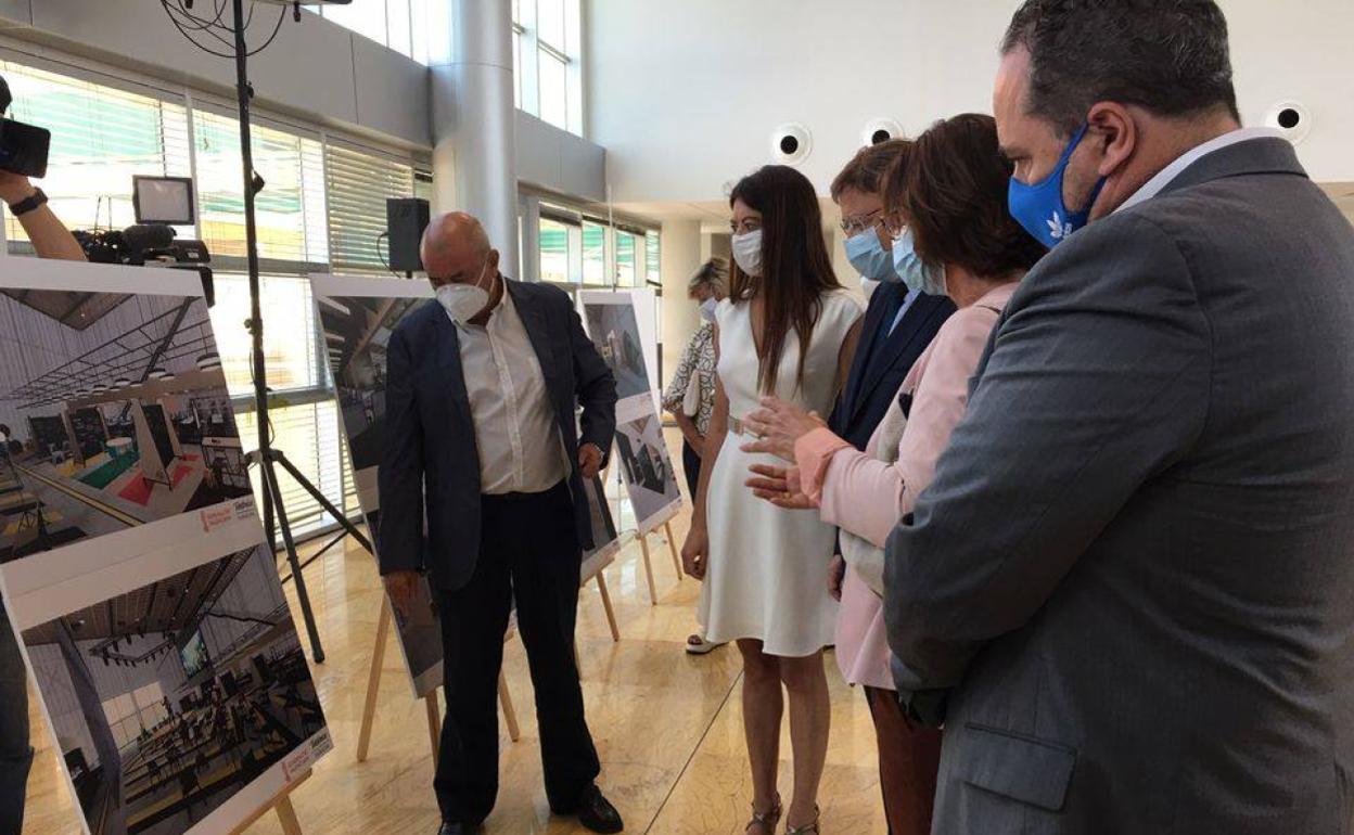 El director de SPTCV, Antonio Rodes, junto a la consellera de Innovación, Carolina Pascual, y el presidente de la Generalitat, Ximo Puig. 