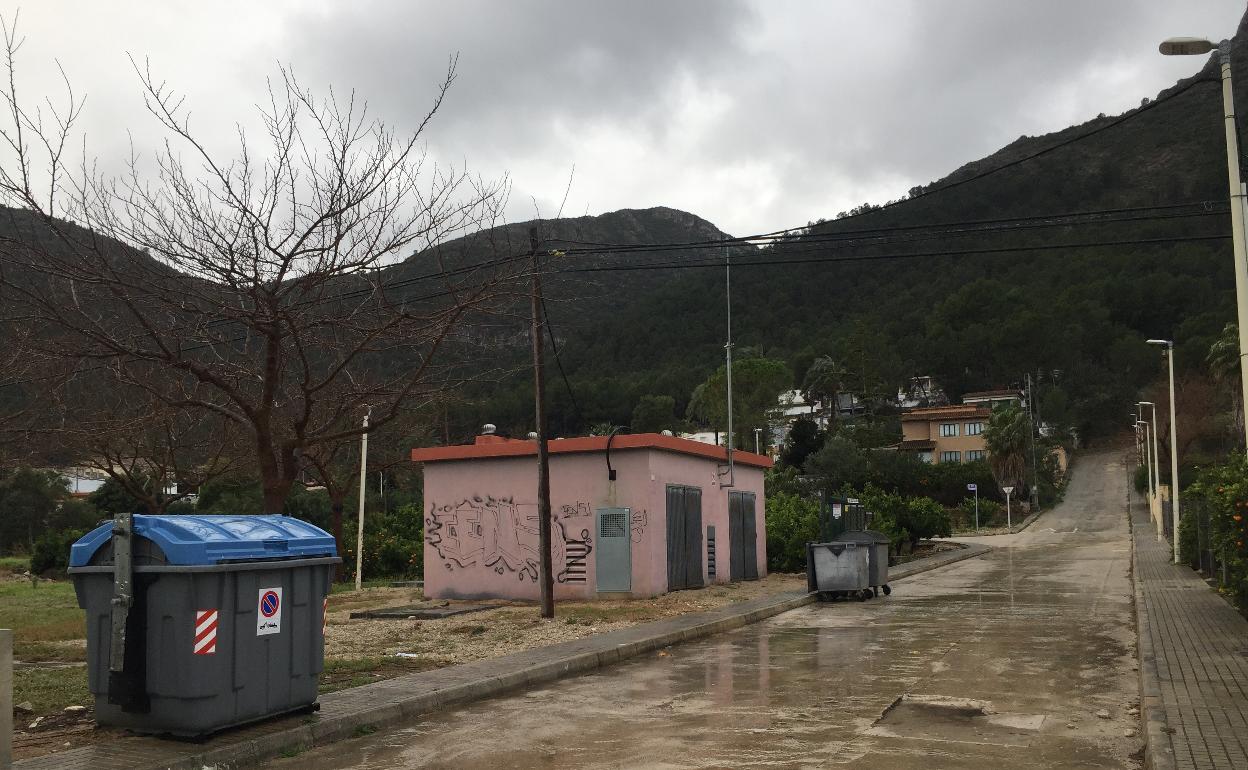 Acceso al residencial Molló, en el distrito de Marxuquera, en Gandia.