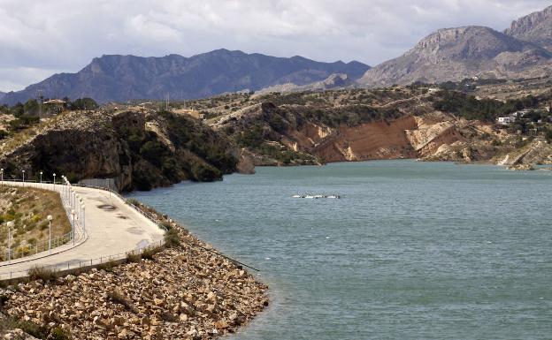 Fallece ahogado en el pantano de Crevillente un joven que llegó hace 18 meses en patera