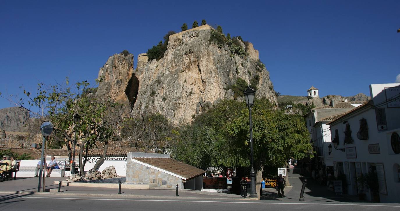 Además de su castillo, de gran atractivo también es su pantano.