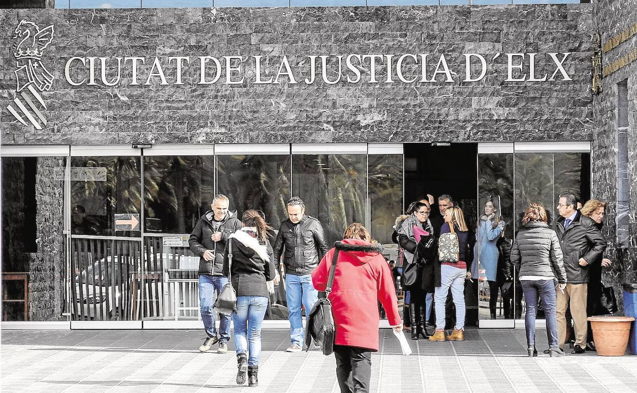 El juicio comienza este lunes en Elche por unos hechos que ocurrieron en septiembre de 2018. 