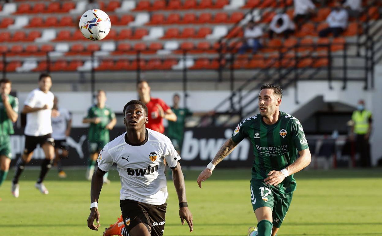 Yunus se convirtió el pasado 22 de agosto en el primer jugador inglés en debutar en el Valencia. 