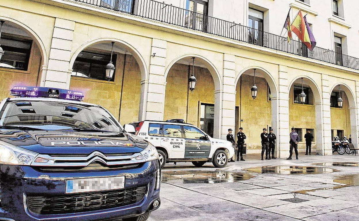 El juicio con jurado popular ha comenzado este lunes en la Audiencia Provincial de Alicante con sede en Elche. 