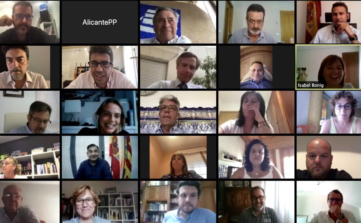 Imagen de la videoconferencia celebrada hoy entre los principales ediles del PP de la provincia. 