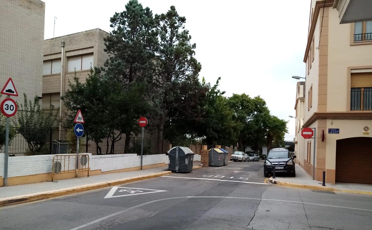 Zona que se peatonalizará de forma temporal junto al colegio Clara Campoamor. 