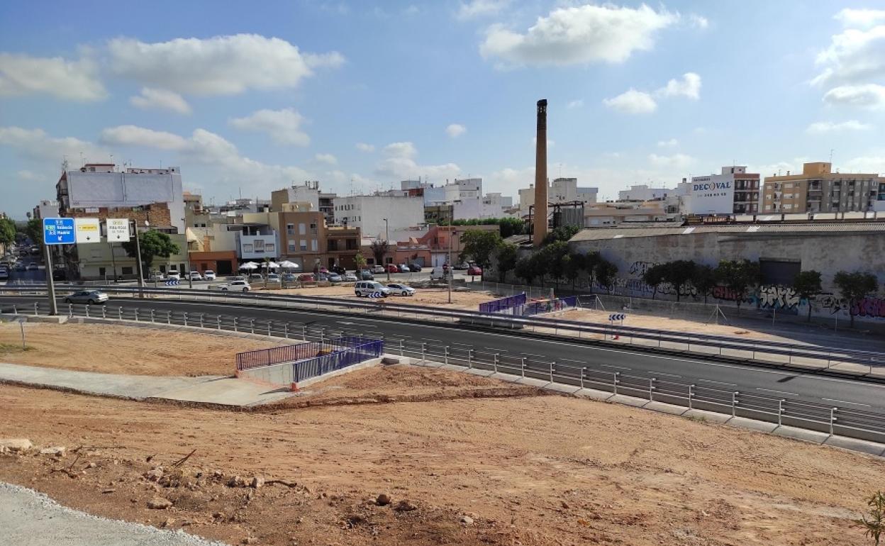 Nuevo y provisional acceso peatonal al aeropuerto de Manises.