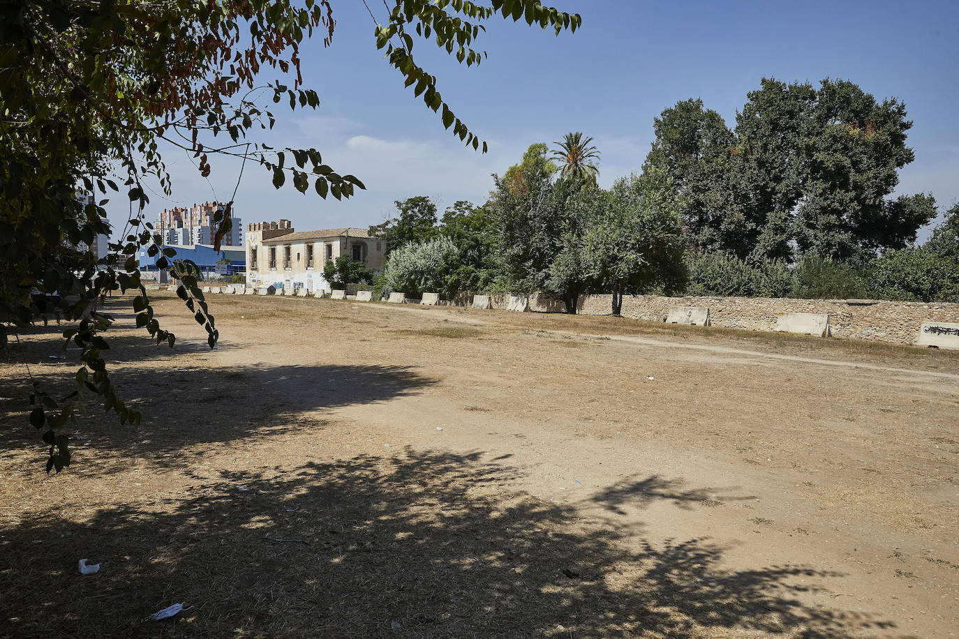 El parque de Benicalap se ampliará sobre un descampado próximo.