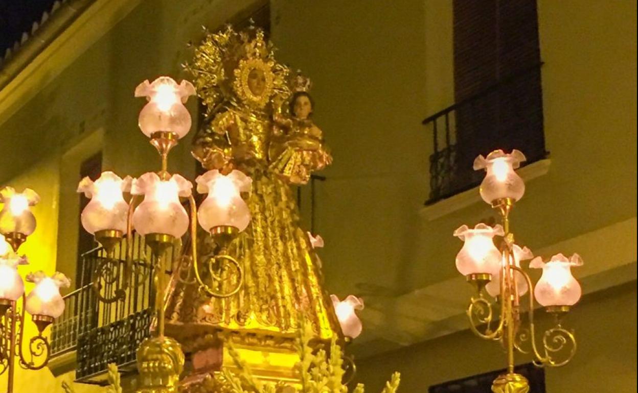 Procesión en Alfara de la Baronía de la Virgen de los Afligidos.