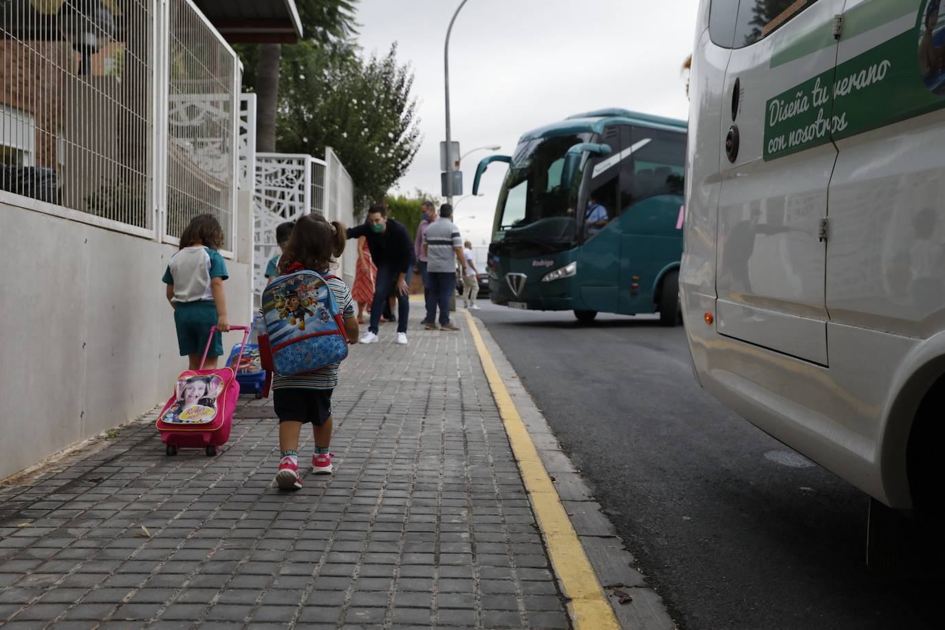 El curso más incierto arranca con cambios horarios y medidas de protección