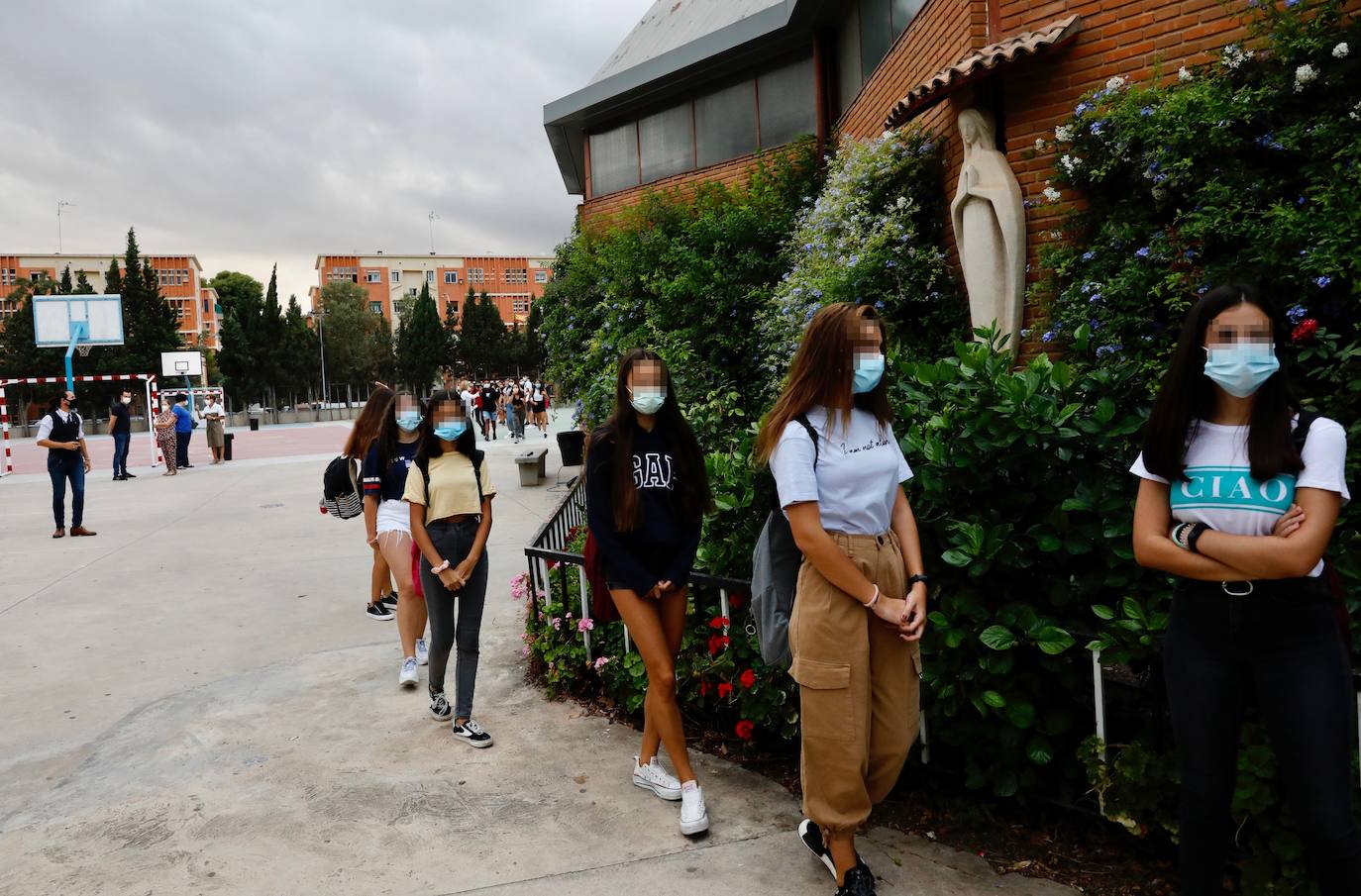 El curso más incierto arranca con cambios horarios y medidas de protección