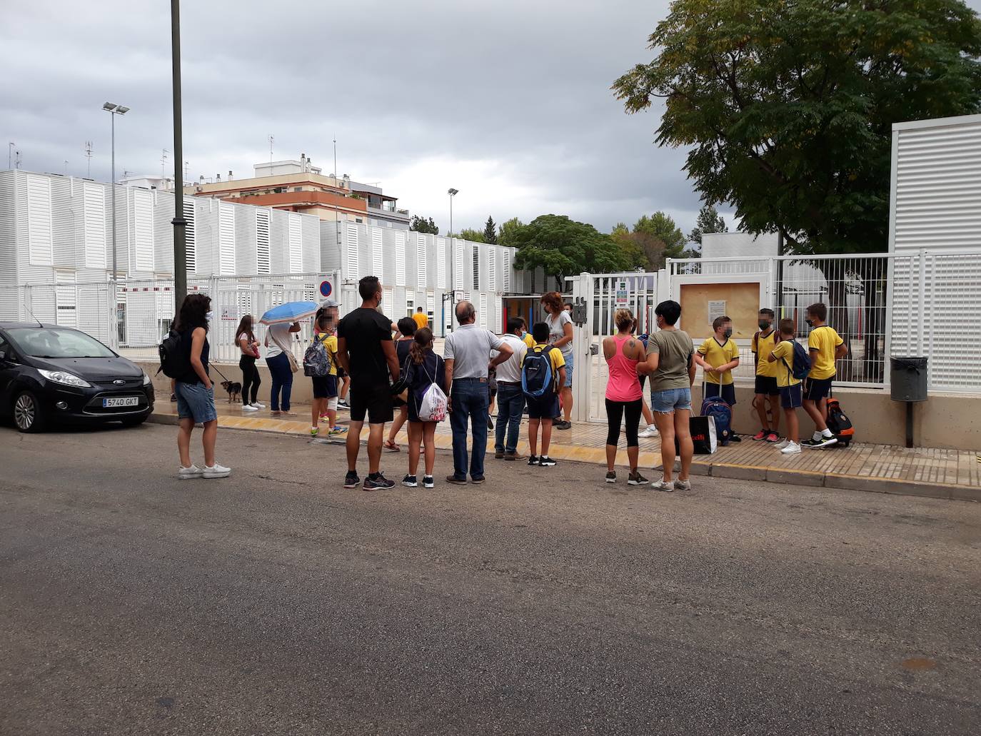 Entrada al colegio Gloria Fuertes de Alzira.