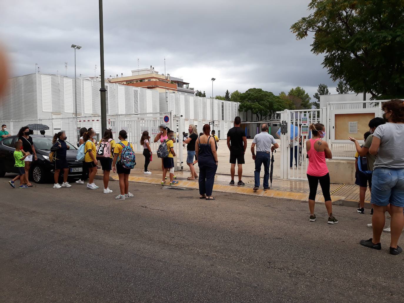 Entrada al colegio Gloria Fuertes de Alzira.