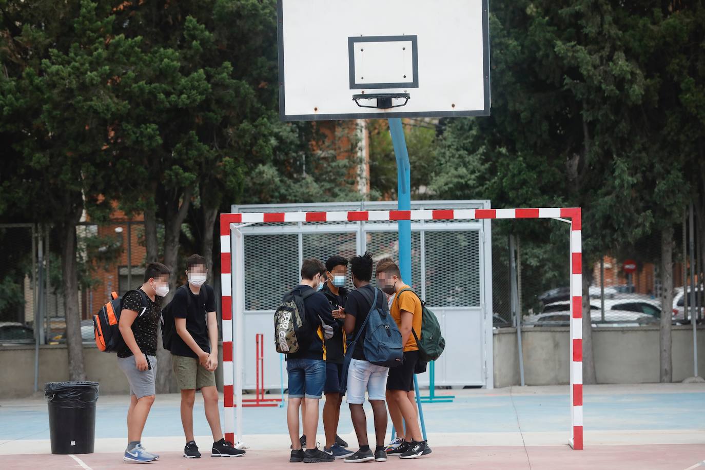 El curso más incierto arranca con cambios horarios y medidas de protección