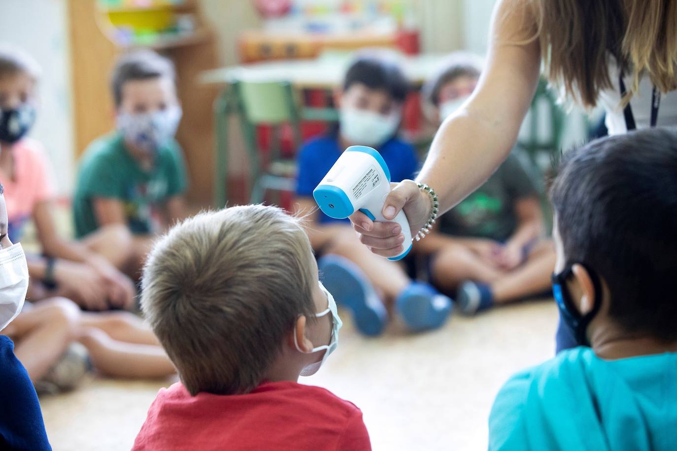 El curso más incierto arranca con cambios horarios y medidas de protección