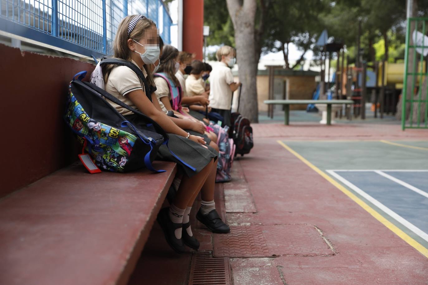 El curso más incierto arranca con cambios horarios y medidas de protección