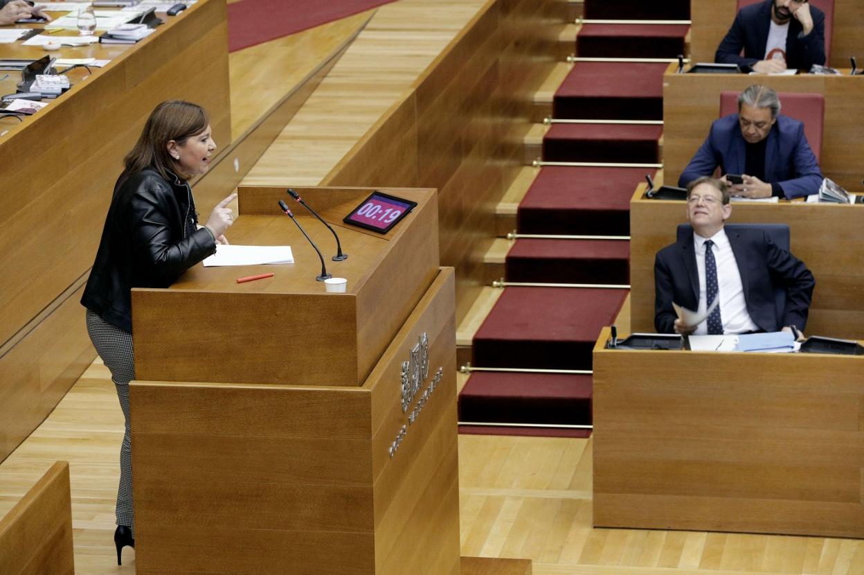 Bonig interviene en Les Corts ante Mata y el presidente Ximo Puig. EFE