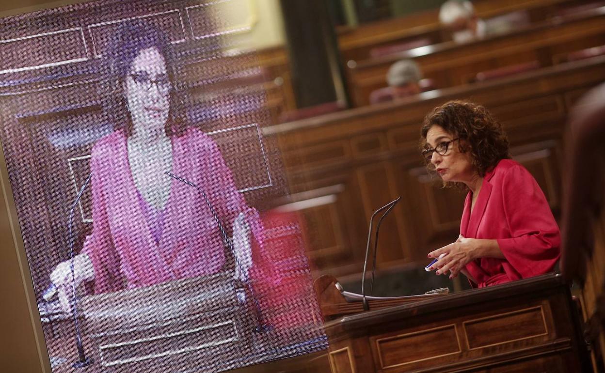 La ministra María Jesús Montero, durante la defensa del decreto.