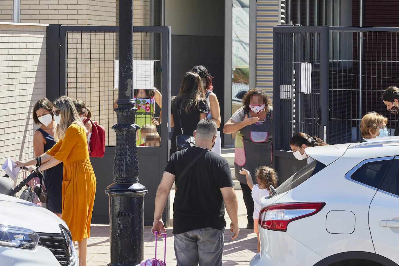 Se trata de un aula de Infantil del CEIP Els Germanells de Rafelbunyol en la que estudia un familiar de la niña que ya dio positivo este martes y que también está contagiado