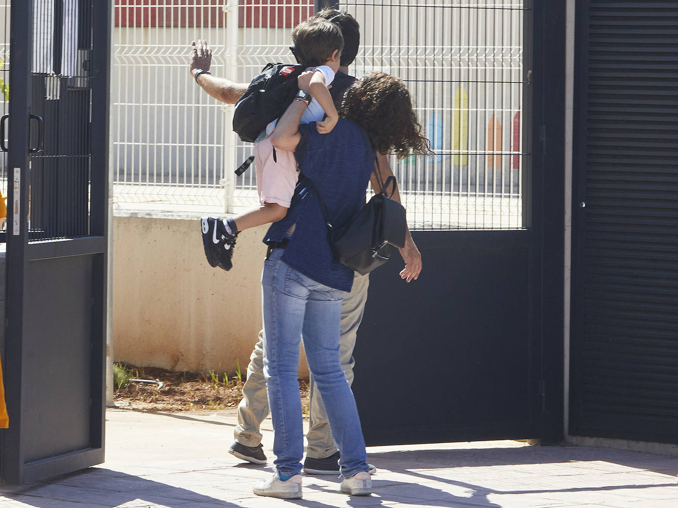 Se trata de un aula de Infantil del CEIP Els Germanells de Rafelbunyol en la que estudia un familiar de la niña que ya dio positivo este martes y que también está contagiado