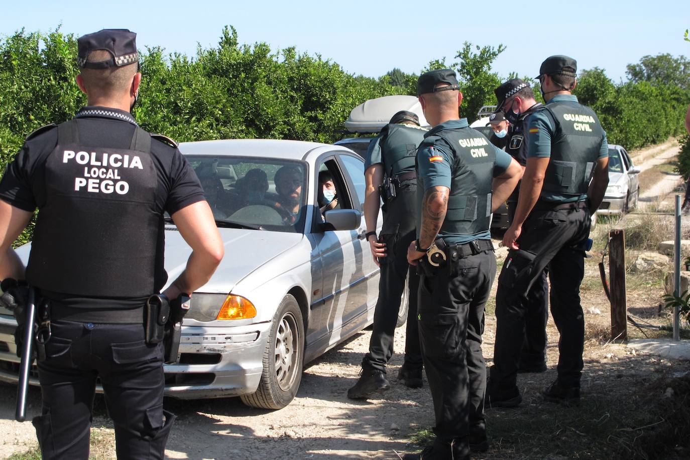 La fiesta, celebrada en una caseta de campo y que ha sido organizada a través de las redes sociales, ha llegado a reunir a más de 200 personas durante la madrugada