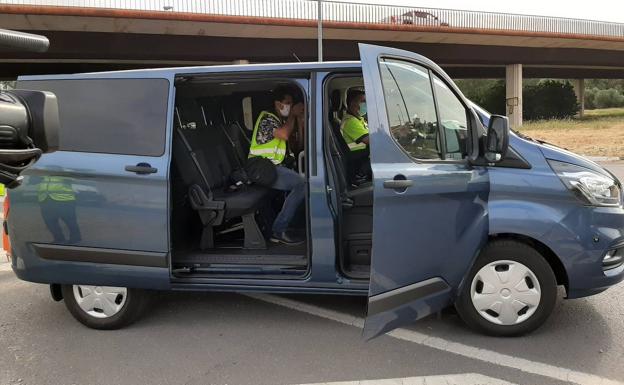 La DGT muestra cómo son por dentro sus furgonetas camufladas