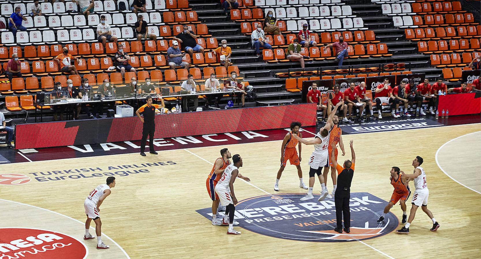 Fotos: La Fonteta vuelve a acoger público medio año después