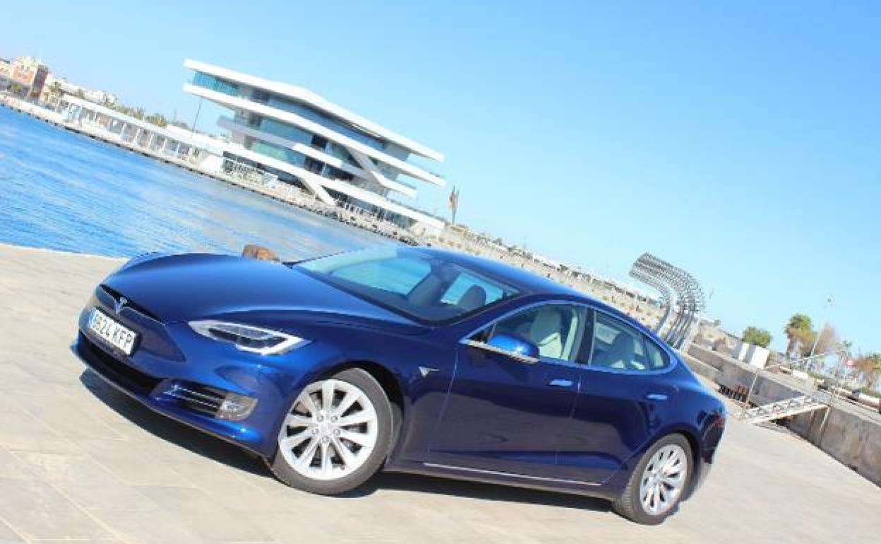 Vehículos como este Model S estarán disponibles para pruebas.