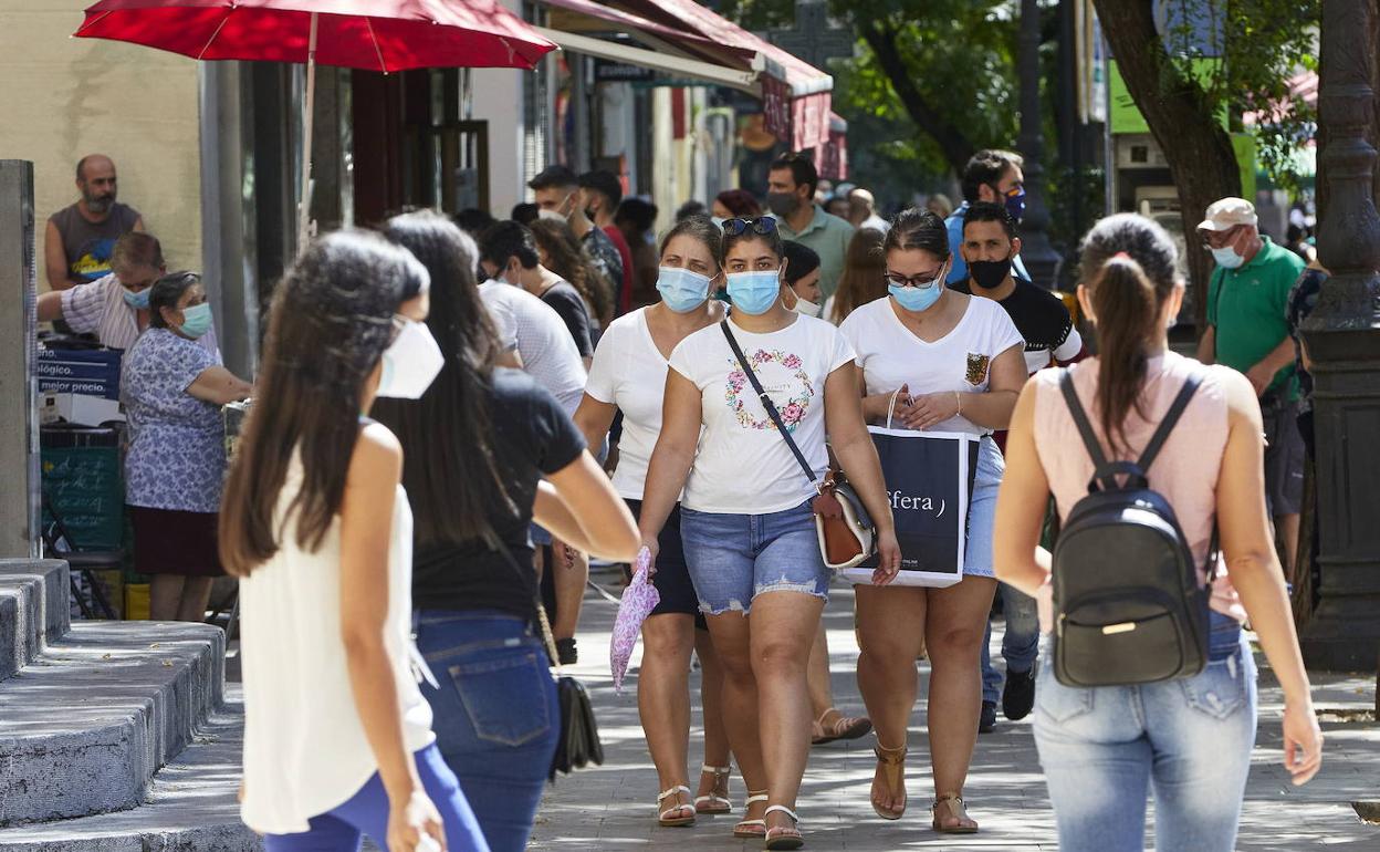 Gente paseando por la calle