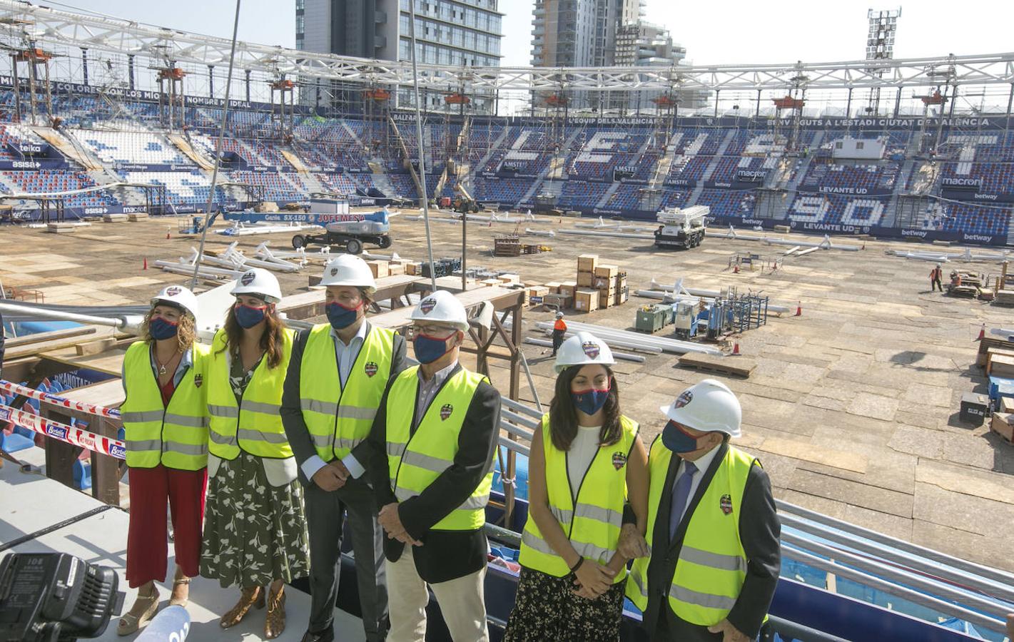 El Levante planea jugar de nuevo en Orriols en la séptima jornada, cuando finalice la primera fase de la reforma. «Va a todo tren», ha asegurado Quico Catalán en una visita de los políticos al estadio azulgrana. 