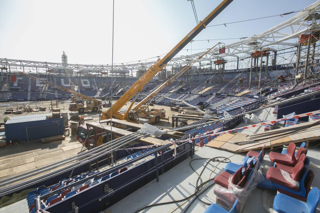 El Levante planea jugar de nuevo en Orriols en la séptima jornada, cuando finalice la primera fase de la reforma. «Va a todo tren», ha asegurado Quico Catalán en una visita de los políticos al estadio azulgrana. 