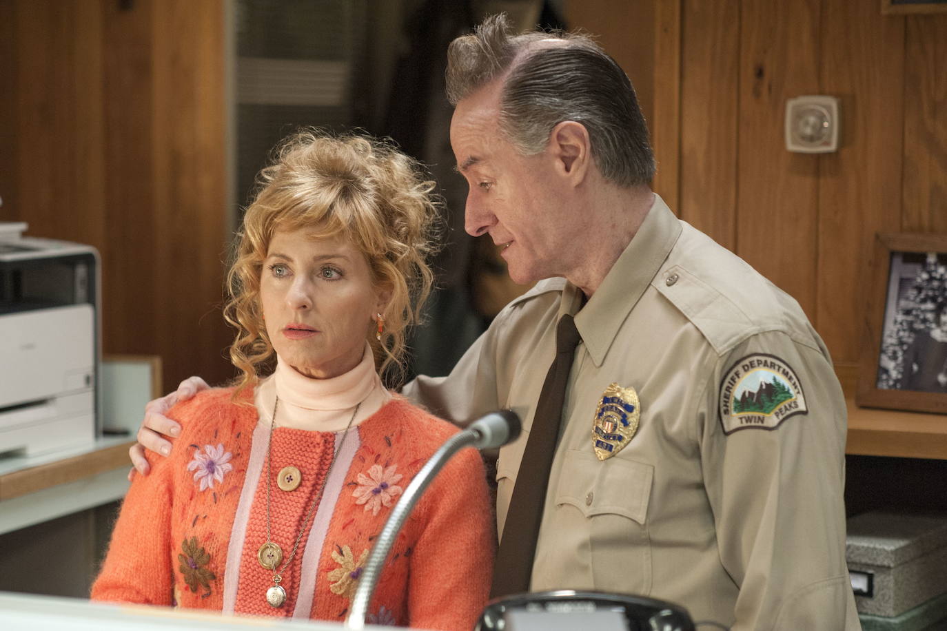 Kimmy Robertson y Harry Goaz interpretaron a Lucy Moran y el agente Andy Brennan