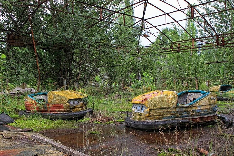 Pripyat (Ucrania) | Es la ciudad fantasma más conocida del mundo, creada para alojar a los trabajadores de la central nuclear de Chernóbil. Todo sigue conforme se quedó el 26 de abril de 1986, cuando la ciudad tuvo que ser evacuada por el desastre nuclear.