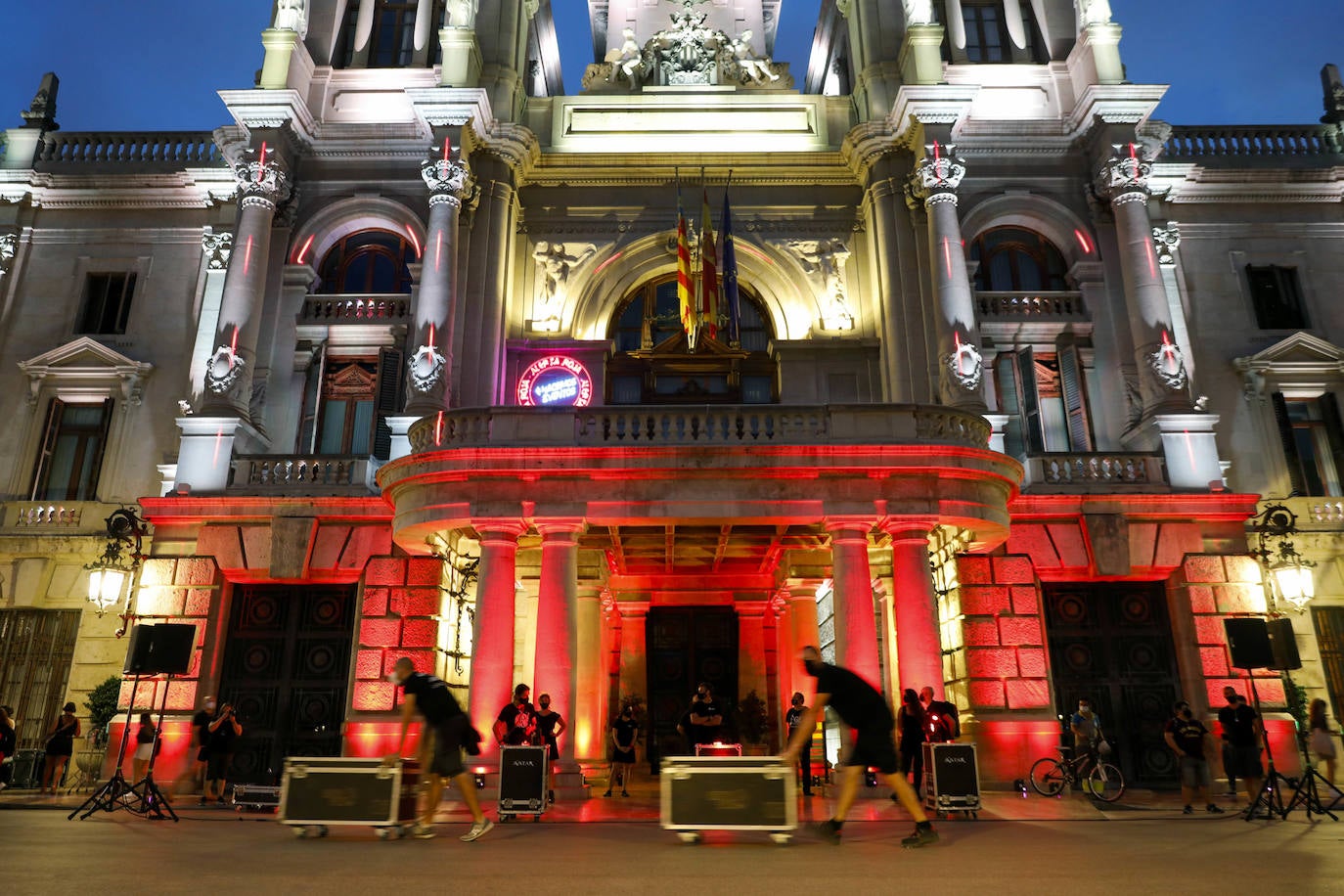 Una movilización de 400 profesionales se ha manifestado contra la Administración este jueves para pedir reactivar las agendas culturales para una industria «en alerta roja».