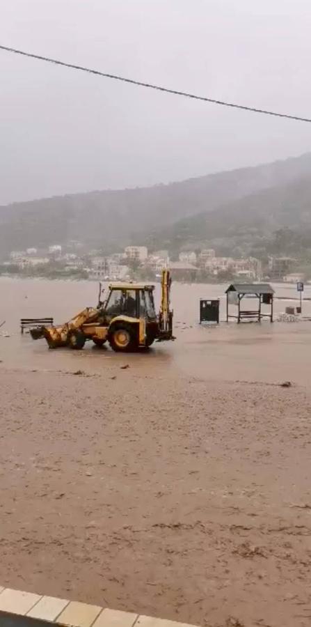 Un sorprendente ciclón tropical provoca graves destrozos en las islas griegas, con cortes de electricidad, carreteras cortadas y los colegios cerrados