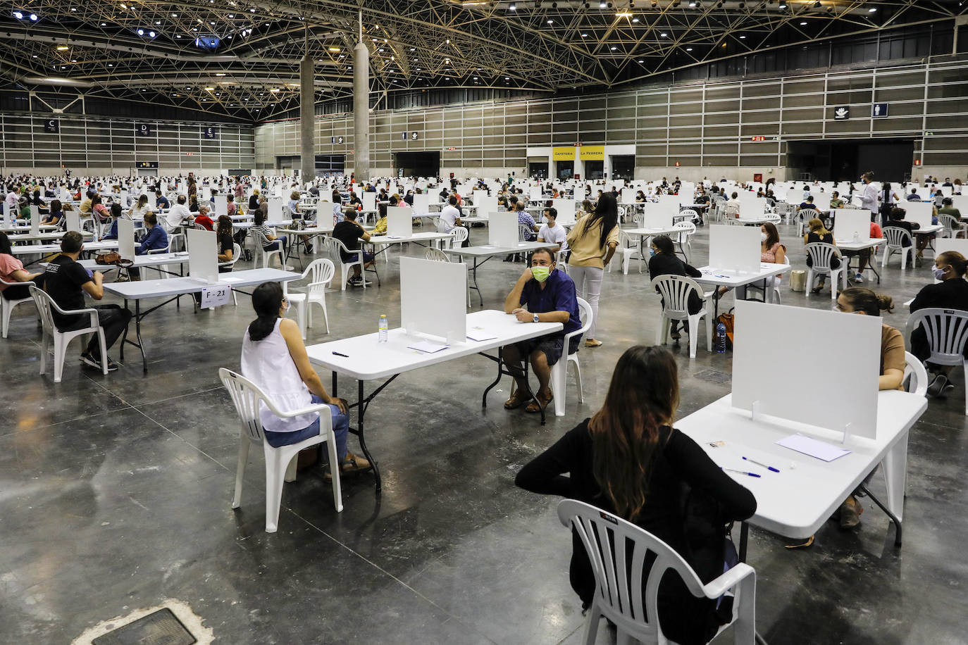 Casi 2.000 personas se dan cita en Feria Valencia para unas oposiciones marcadas por el coronavirus