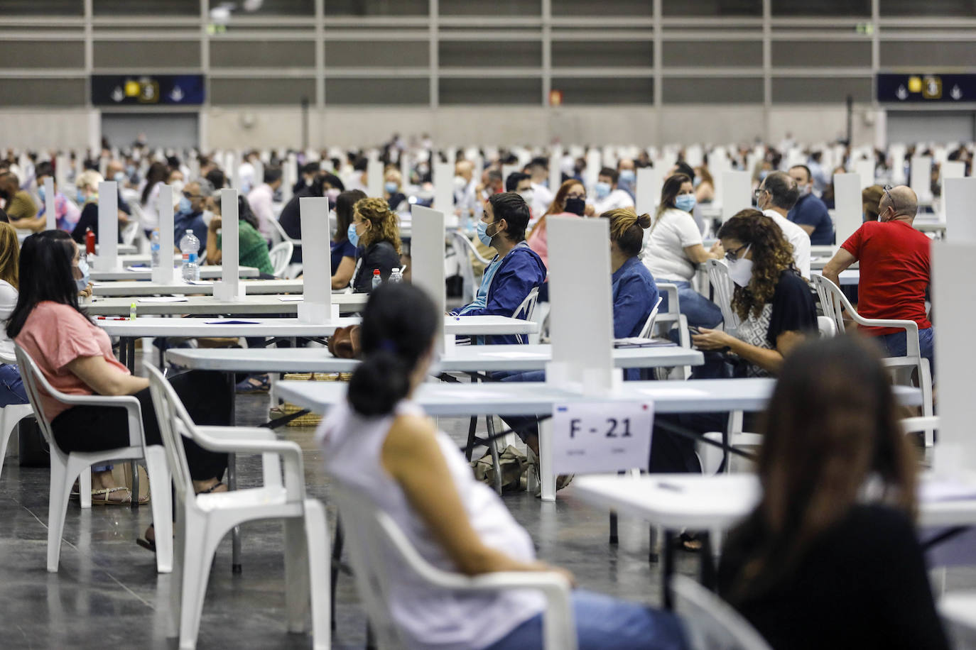 Casi 2.000 personas se dan cita en Feria Valencia para unas oposiciones marcadas por el coronavirus