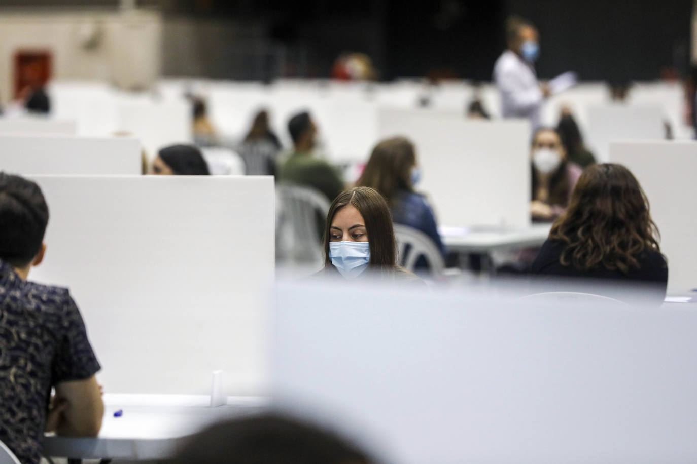 Casi 2.000 personas se dan cita en Feria Valencia para unas oposiciones marcadas por el coronavirus