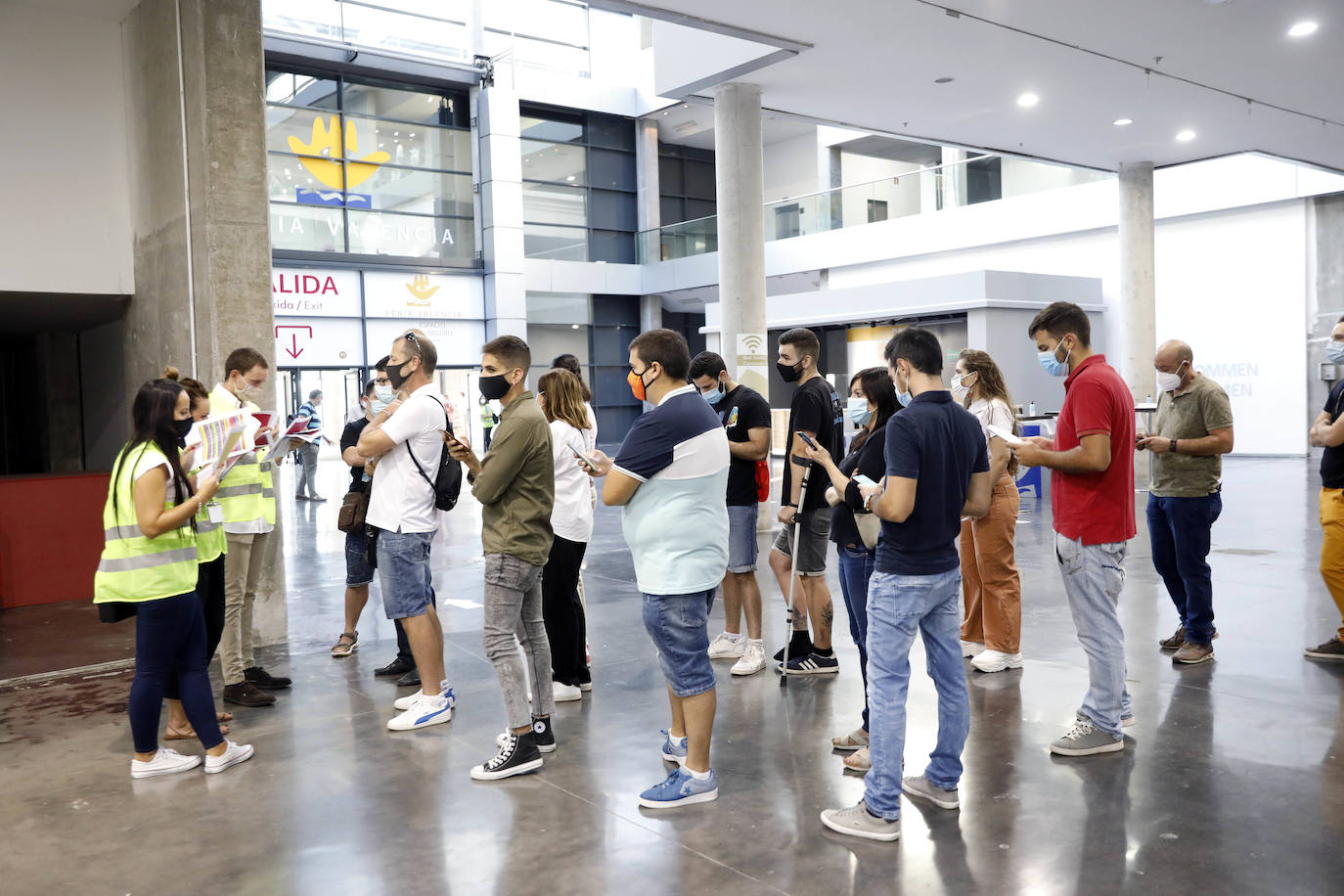 Casi 2.000 personas se dan cita en Feria Valencia para unas oposiciones marcadas por el coronavirus