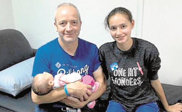 Patricia, junto a su padre. 