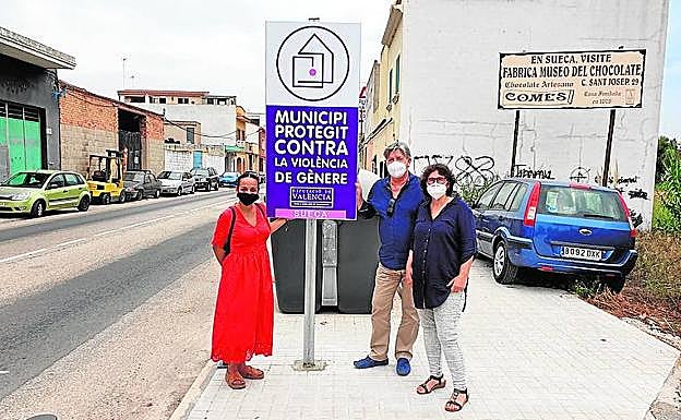 La señalización que se ha instalado a la entrada del municipio