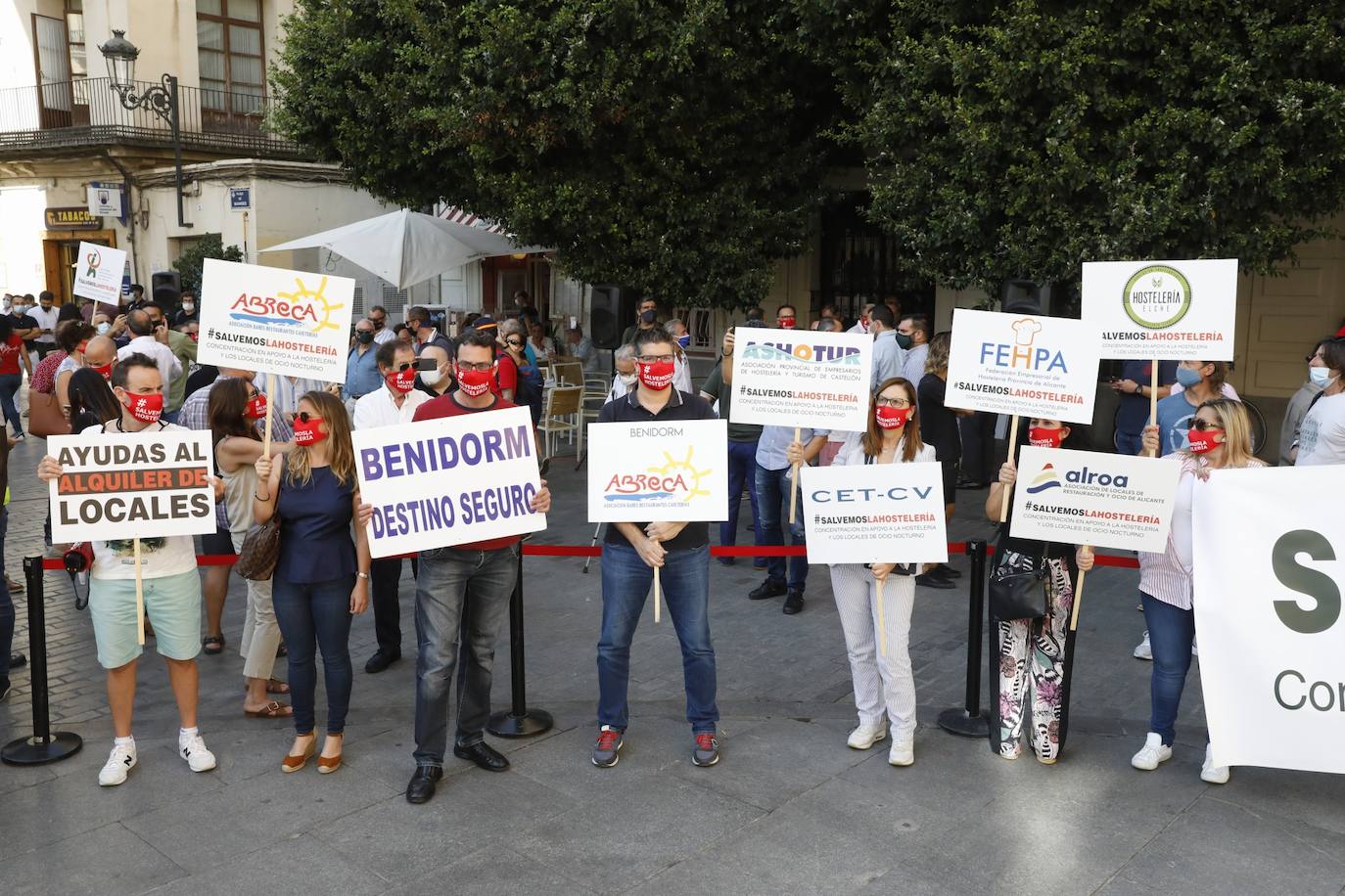 Concentración de hosteleros frente al Palau de la Generalitat