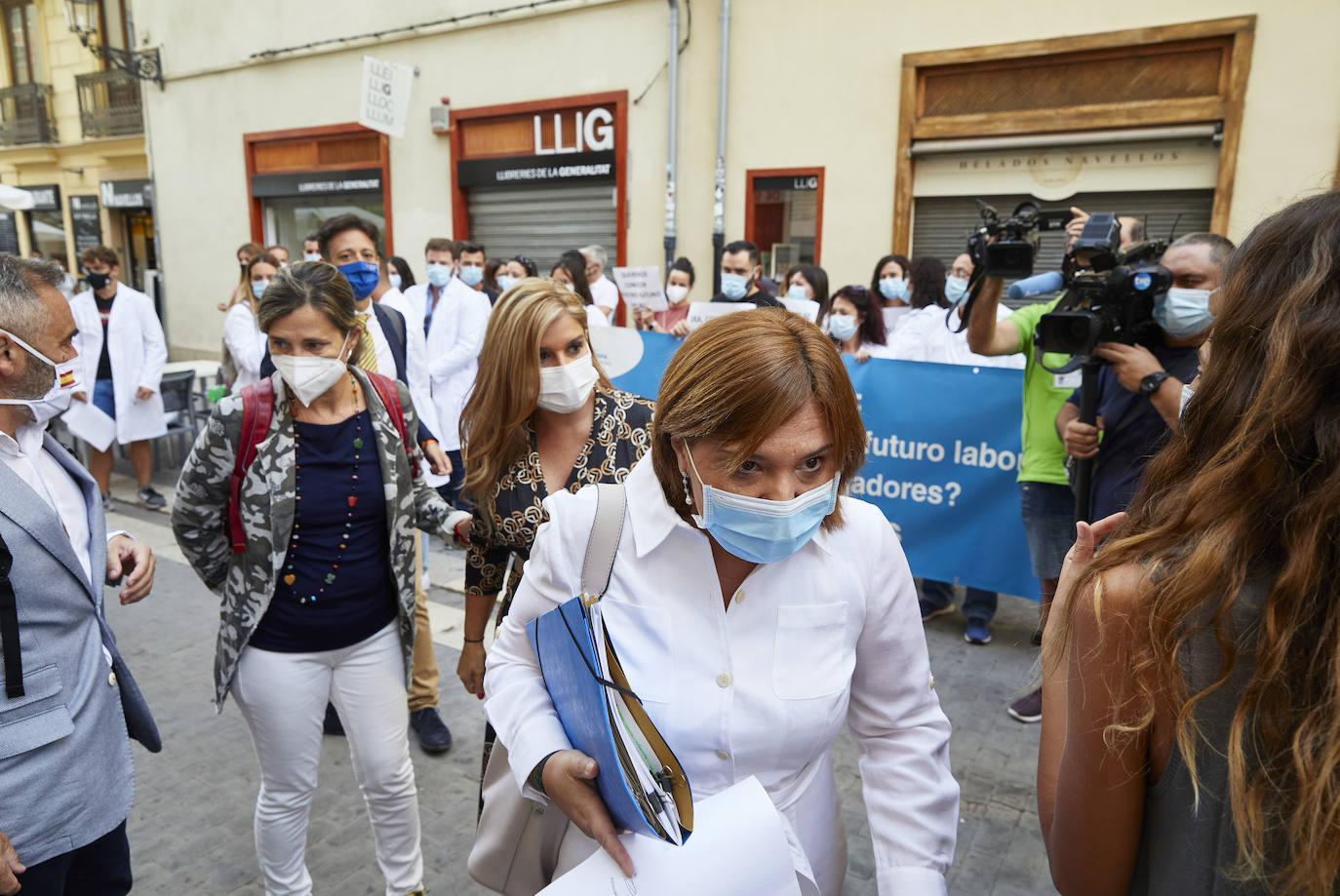 Los profesionales de la concesionaria reclaman información sobre la reversión mientras que los residentes urgen mejoras laborales para desconvocar la huelga