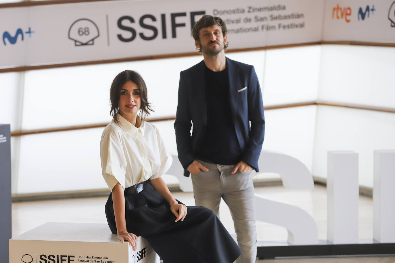 Paz Vega y Raúl Arévalo presentan el rodaje de 'El lodo' en el Festival de cine de San Sebastián. 