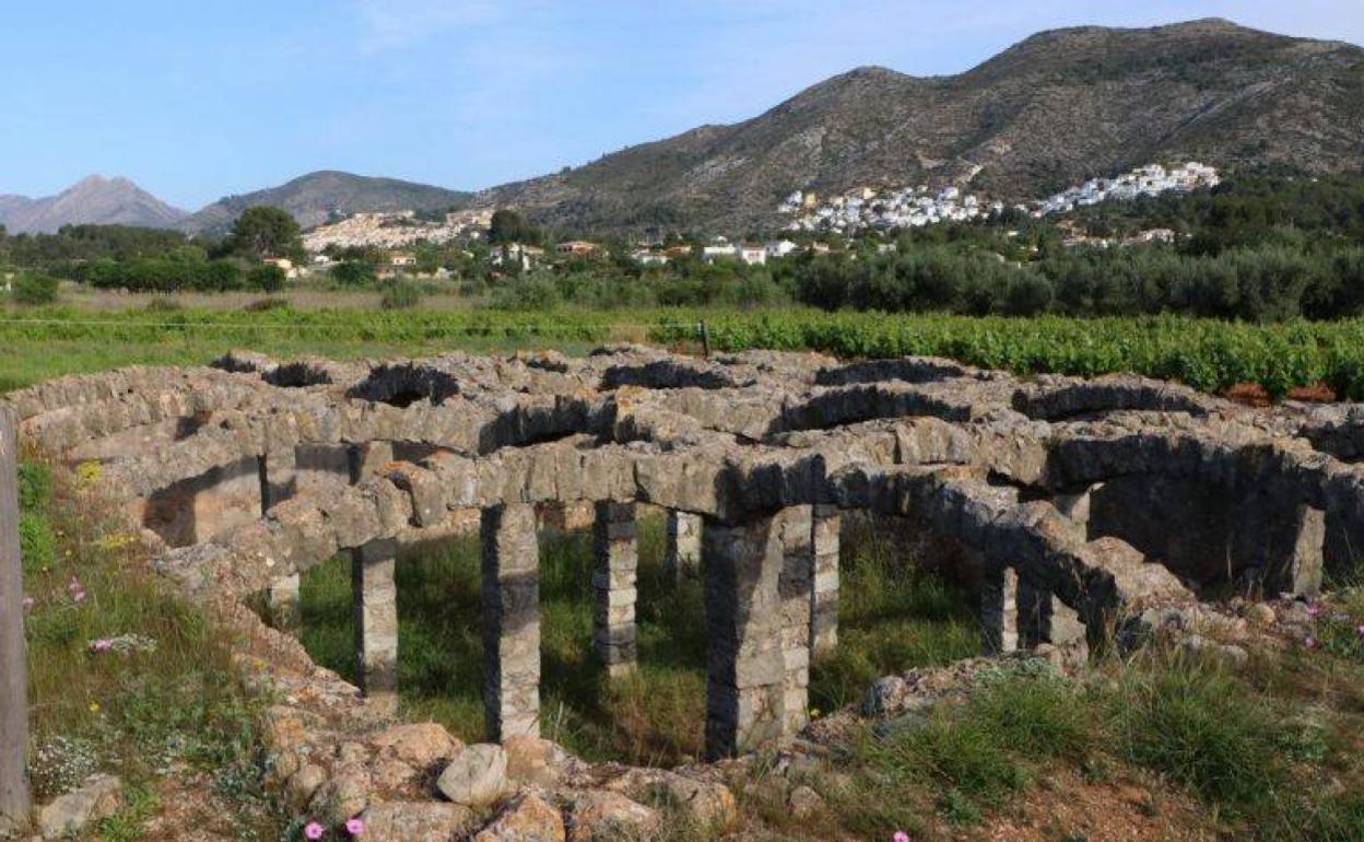 Bassa dels Arcs, situada en el término municipal de Xaló.