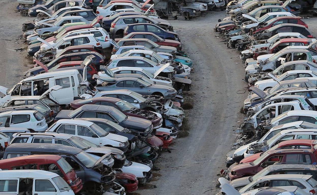 Imagen de un desguace de coches