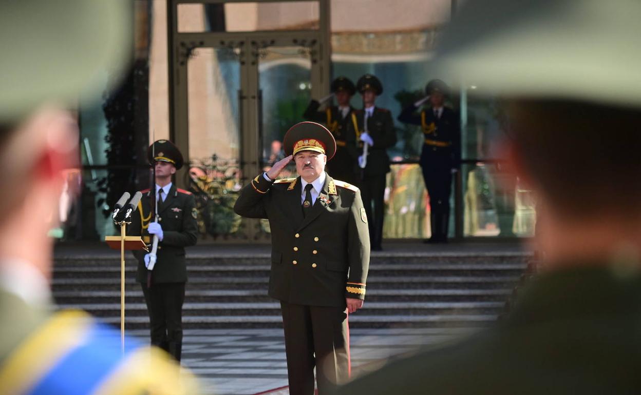 Alexánder Lukashenko en su autoproclamación como presidente de Bielorrusia.