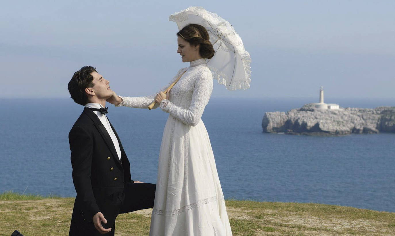 Italia fue el primer país en adaptar 'Gran hotel' en el año 2015, transmitida a través de RAI bajo el nombre Grand Hotel. Por su parte, Televisa se ha encargado de producir 'El hotel de los secretos', adaptación mexicana de 'Gran Hotel'.