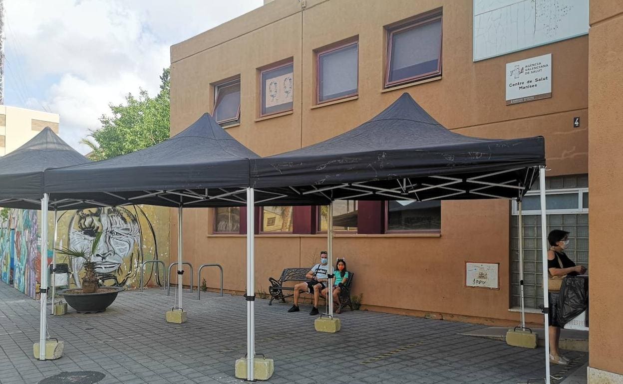 Una de las carpas instaladas en un centro de salud del municipio. 