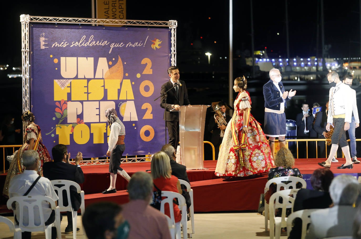 La fiesta de la Federación de Fallas de Especial se celebra en el Tinglado 2 del Puerto de Valencia